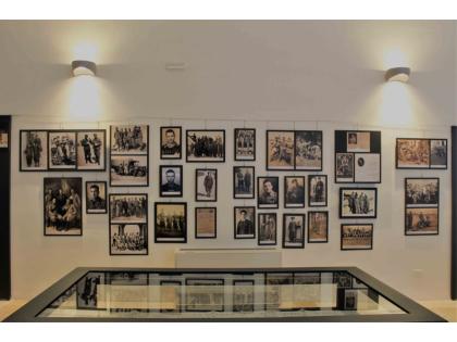La sala delle fotografie del Museo civico della Seconda guerra mondiale; foto: Simona Perrone